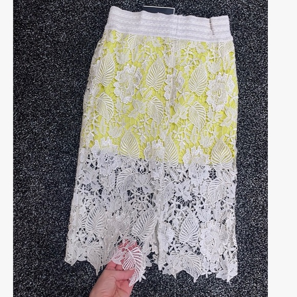 SUPER GORGEOUS WHITE LACE MIDI SKIRT- NEW WITH TAG - Picture 3 of 4
